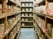 برطانیہ : جعلساز نے لاکھوں پاؤنڈ مالیت کا پنیر چرا لیا