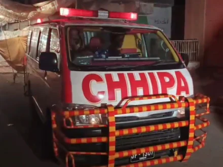 کراچی، ہیوی ٹریفک نے ایک اور خاندان اجاڑ دیا، موٹر سائیکل سوار مرد، خاتون اور بچہ جاں بحق