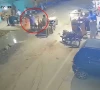 کراچی: کھلے گڑھے میں گرنے والے بچے کو پھل فروش نے موت کے منہ سے نکال لیا، ویڈیو سامنے آگئی