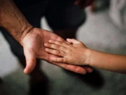 دوسری شادی کی صورت میں بچے کی کسٹڈی کی حق دار ماں یا باپ؟ عدالت نے بڑا فیصلہ سنادیا   