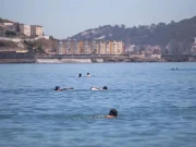 دُھند اور موسم کا فائدہ اُٹھا کر مراکش سے تیرتے ہوئے 54 بچے اسپین پہنچ گئے 