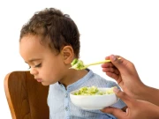 ناشتے کے بغیر اسکول جانے والے بچے غذائی قلت اور کمزوری کا شکار ہوجاتے ہیں، طبی ماہرین