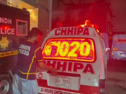 کراچی، حسن اسکوائر کے قریب ٹریفک حادثہ، ایک نوجوان جاں بحق، ایک زخمی