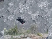 چترال میں جیب حادثے کا شکار، اسلامک یونیورسٹی اسلام آباد کے ریٹائرڈ پروفیسر کا نوجوان بیٹا جاں بحق 