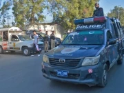 ایس آئی یو تھانے پر چھاپہ، پولیس کی گاڑی سے غیرقانونی زیرحراست افراد برآمد