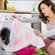 کپڑوں پر چڑھا دوسرے لباس کا رنگ کیسے اتاریں؟ تین آسان گھریلو طریقے آزمایئے