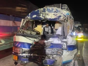 درہ آدم خیل؛ مسافر کوسٹر خوفناک حادثے کا شکار، 5افراد زخمی