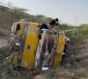 سپرہائی وے کراچی پر تیز رفتار کوسٹر کھائی میں جا گری، ایک شخص جاں بحق