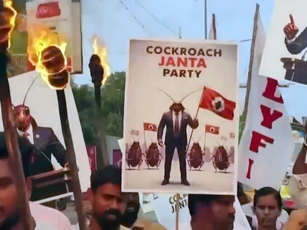 کاکروچ جنتاپارٹی مودی کے اقتدار کیلیے خطرہ؛ عالمی میڈیا پر ت