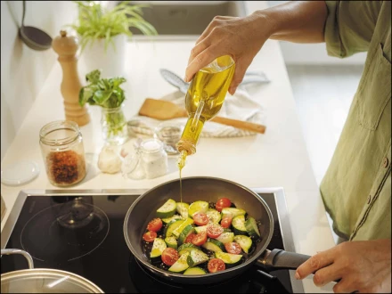 زیادہ کوکنگ آئل کا استعمال خطرناک، ماہرین نے حد مقرر کر دی