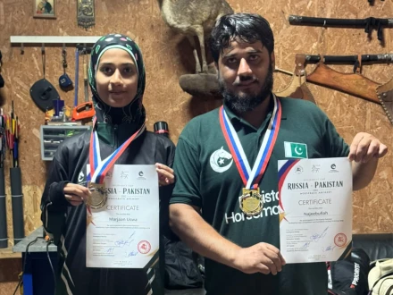 ہارس بیک آرچری چیمپئن شپ میں پاکستانی باپ بیٹی نے تاریخ رقم کر دی