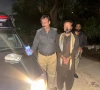 کراچی: کار اسنیچر اور منشیات فروش گرفتار، آئس، چھینی گئی گاڑی اور موبائل برآمد