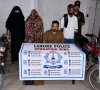 لاہور؛ موٹر سائیکلیں چوری کرنے والی خاتون اپنے آشنہ سمیت گرفتار، ویڈیو بھی سامنے آگئی