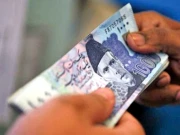 ’عیدی‘ لینے والے پولیس اہلکاروں کے خلاف بھیک مانگنے کے مقدمات درج