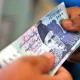 ’عیدی‘ لینے والے پولیس اہلکاروں کے خلاف بھیک مانگنے کے مقدمات درج