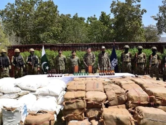 بلوچستان؛ پاک بحریہ اور کوسٹ گارڈز کا مشترکہ آپریشن، ممنوعہ اشیا کی بڑی کھیپ اسمگل کرنیکی کوشش ناکام