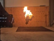 خود کو نذرِ آتش کرکے بیک فلپس کرنے کا نیا عالمی ریکارڈ قائم