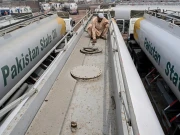 عالمی سطح پر ایندھن کی قیمتیں بڑھنے کے باوجود پاکستانی عوام کو ریلیف