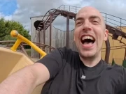 رولر کوسٹر کے شوقین برطانوی نے عالمی ریکارڈ بنا دیا