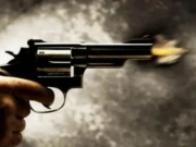 کراچی، سندھ پولیس کی نمبر پلیٹ والی موٹر سائیکل پر سوار ڈاکوؤں کی فائرنگ سے نوجوان زخمی