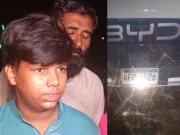 کراچی، ڈیفنس میں تیز رفتار ڈالا پھول بیچنے والوں پر چڑھ دوڑا، باپ جاں بحق، بیٹا زخمی