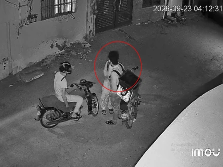 کراچی میں فوڈ ڈیلیوری بوائے کو لوٹ لیا گیا، ویڈیو سامنے آگئی