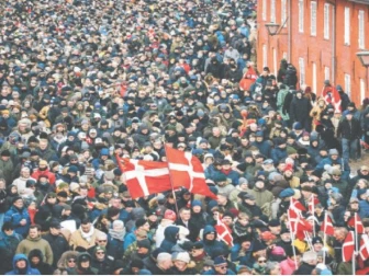 ڈنمارک کے فوجیوں کی توہین؟ ٹرمپ کے خلاف ہزاروں شہری سڑکوں پر نکل آئے