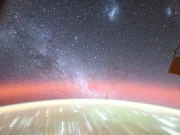 ناسا کے خلاباز نے زمین اور 3 کہکشاؤں کی ایک ساتھ تصویر شیئر کردی