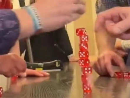 کم وقت میں پانسوں سے مینار بنانے کا ریکارڈ