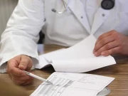 ڈاکٹروں کی فیسوں میں غیرمعمولی اضافہ، حکومتی سطح پر کوئی پالیسی یا ادارہ موجود نہیں