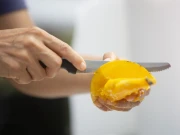 آم کتنا میٹھا اور رسیلا ہے، کاٹے بغیر کیسے چیک کریں؟