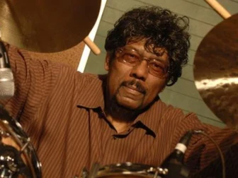 لیجنڈری ڈرمر 86 سال کی عمر میں انتقال کرگئے