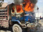 کراچی: ڈمپر نے ایک اور نوجوان کی جان لے لی، شہر میں 4 ہیوی گاڑیاں نذر آتش