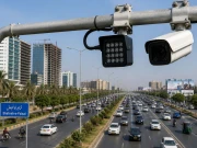 کراچی؛ شارع فیصل پر لین کی خلاف ورزی پر پہلے روز کتنے چالان ہوئے؟