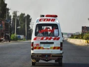 کراچی، پکنک کا سفر خوفناک خواب بن گیا، تیز رفتار کوسٹر الٹنے سے 7 افراد زخمی