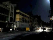 شہر قائد کے مختلف علاقوں میں کئی گھنٹوں سے بجلی بند، شہری اذیت میں مبتلا