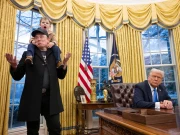 ڈپارٹمنٹل بریفنگ کے دوران ایلون مسک کے بیٹے کی شرارتوں نے دل جیت لیے؛ ویڈیو وائرل  