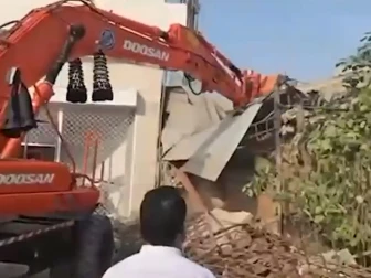 گورنرراج کےنفاذ کے بعد خیبرپختونخوا میں انتظامیہ متحرک، تجاوزات کیخلاف بھرپورآپریشن