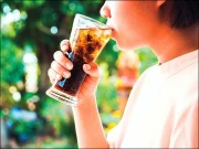 برطانیہ میں 16 سال سے کم عمر بچوں کو انرجی ڈرنکس کی فروخت پر پابندی