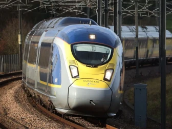 یوروسٹار ٹرین سروس مکمل بند، ہزاروں یورپی مسافر پھنس گئے