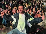 عاطف اسلم کی شاہ رخ خان کے گانے ’دل سے رے‘ پر شاندار پرفارمنس – ویڈیو وائرل