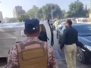 شارع فیصل پر سیکیورٹی کمپنی کی کیش وین الٹ گئی