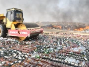 کراچی: چار ارب 44 کروڑ مالیت کی ممنوعہ اور اسمگل شدہ اشیا نذر آتش