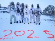 برف پوش پہاڑوں سے پاک فوج کے جوانوں کی قوم کو نئے سال کی مبارکباد