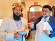 یوم ولادت علیؓ پر گورنر سندھ نے اپنے ہاتھوں سے حلیم بناکر راشد محمود سومرو کو کھلادیا 