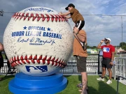 سب سے زیادہ دستخط والی دنیا کی بڑی بیس بال نے ریکارڈ قائم کرلیا