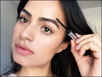 گھنی اور خوبصورت بھنویں چاہییں؟ یہ آسان گھریلو نسخے آپ کی مدد کرسکتے ہیں