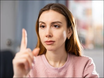 کیا آنکھوں کی ورزش واقعی نظر بہتر کرسکتی ہے؟ ماہرین نے حقیقت واضح کردی