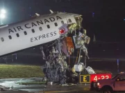 نیویارک ایئرپورٹ پر ہولناک حادثہ، طیارہ لینڈنگ کے دوران ٹرک سے ٹکرا گیا