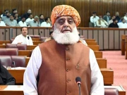 جنگ نہیں مذاکرات، ملک سیاست دانوں کے حوالے کرکے انہیں آپس میں بات کرنے دو، فضل الرحمان